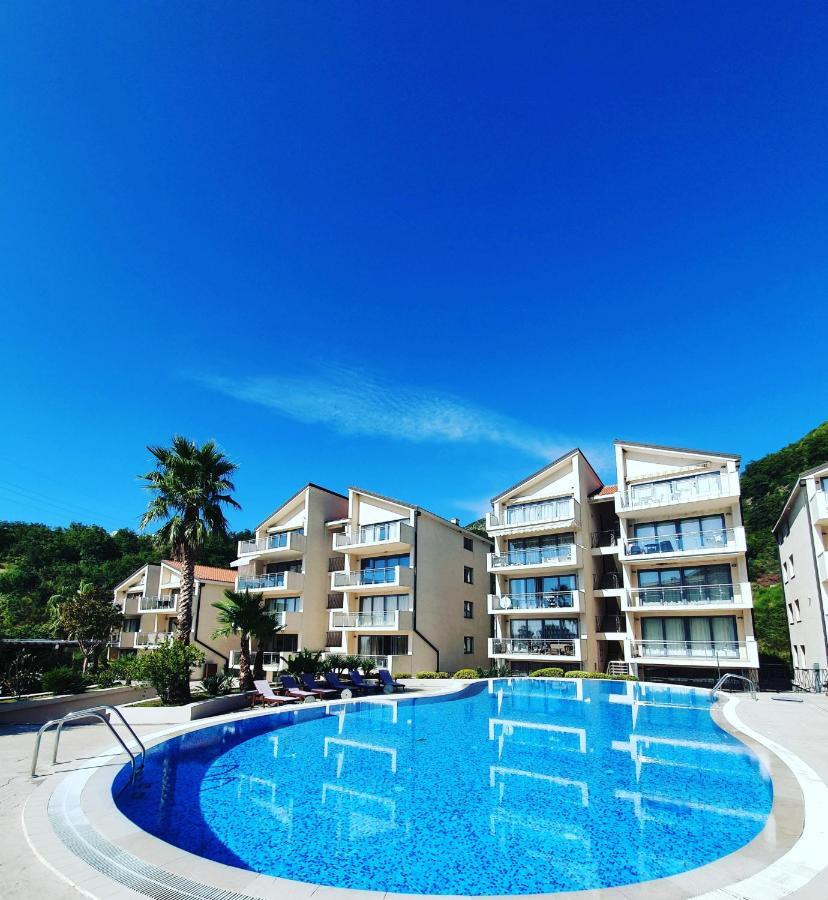Leea * Sveti Stefan